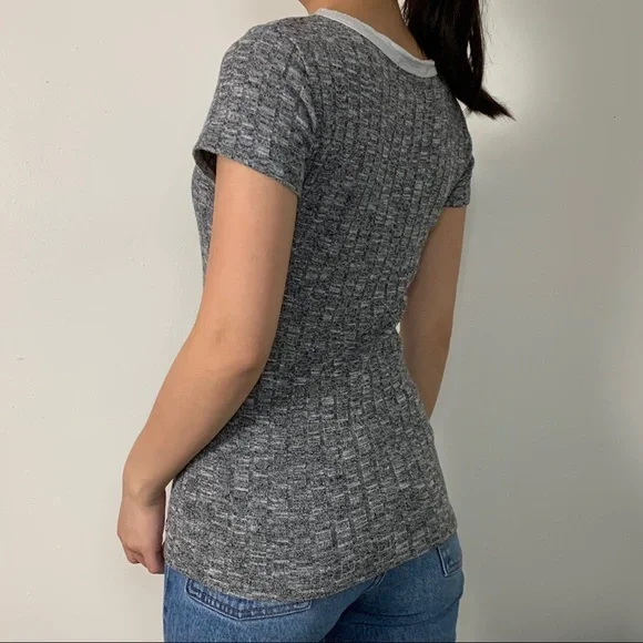 gray tee - Picture 4 of 4